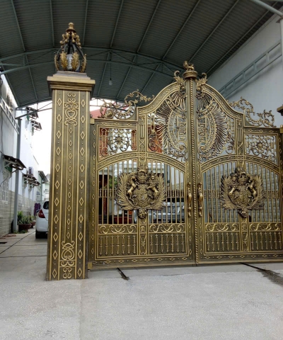 Mẫu cổng đúc nhôm cao cấp 05